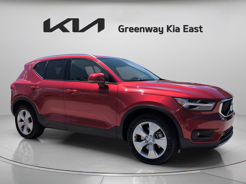 2021 Volvo XC40 T5 Momentum