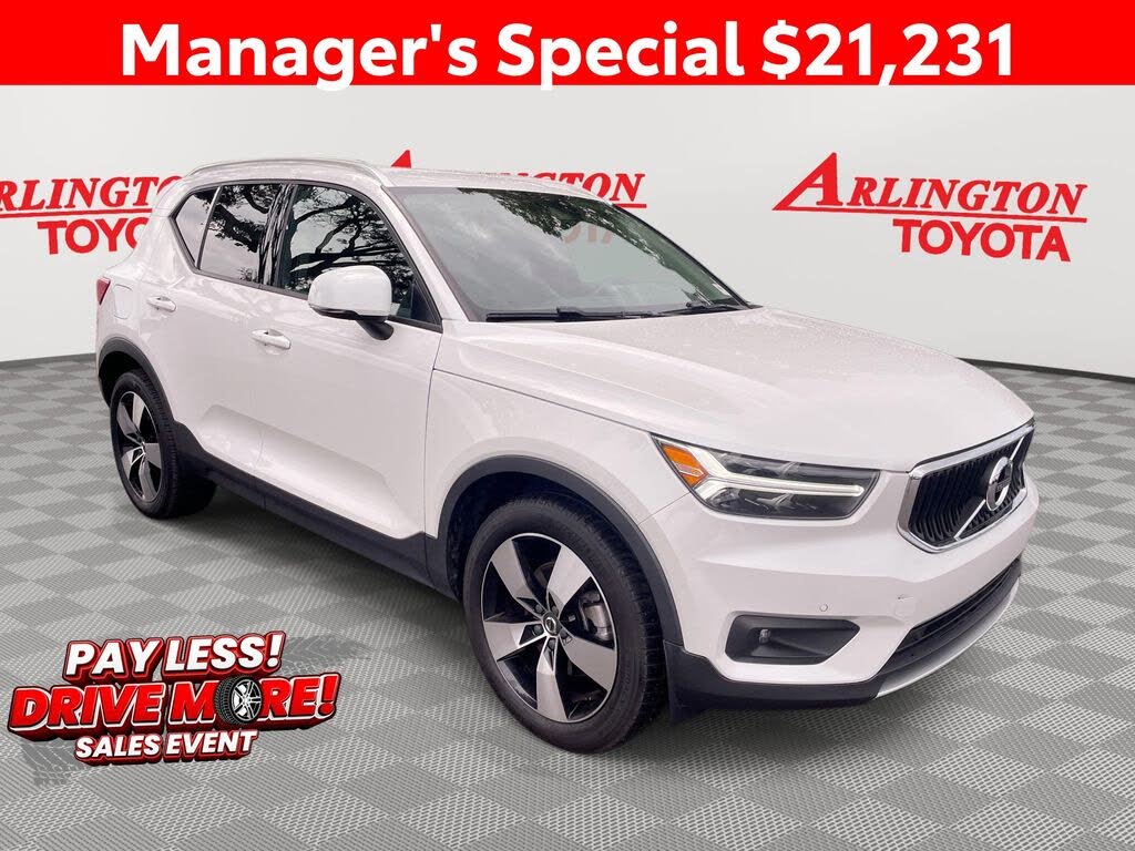 2022 Volvo XC40 T5 Momentum