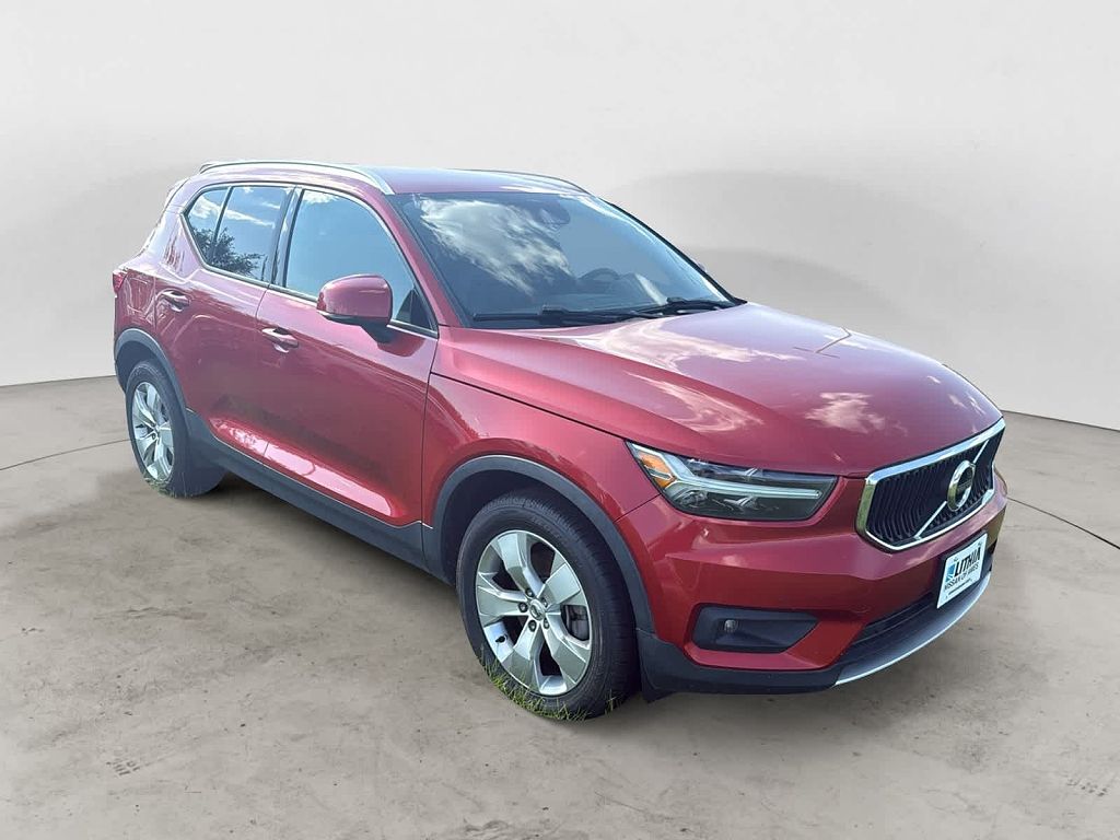 2022 Volvo XC40 T5 Momentum