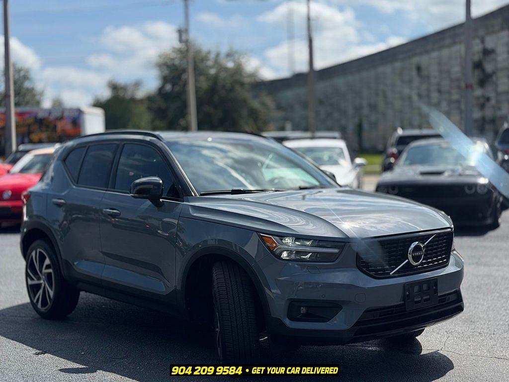 2022 Volvo XC40 T5 R-Design