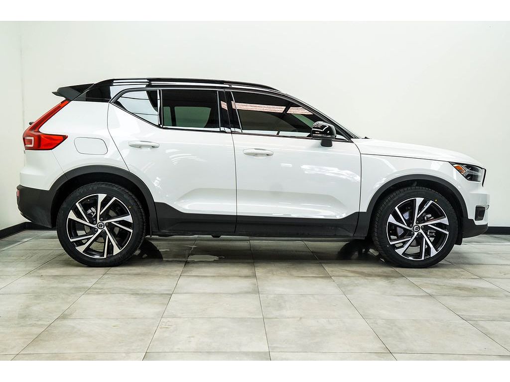 2021 Volvo XC40 R-Design