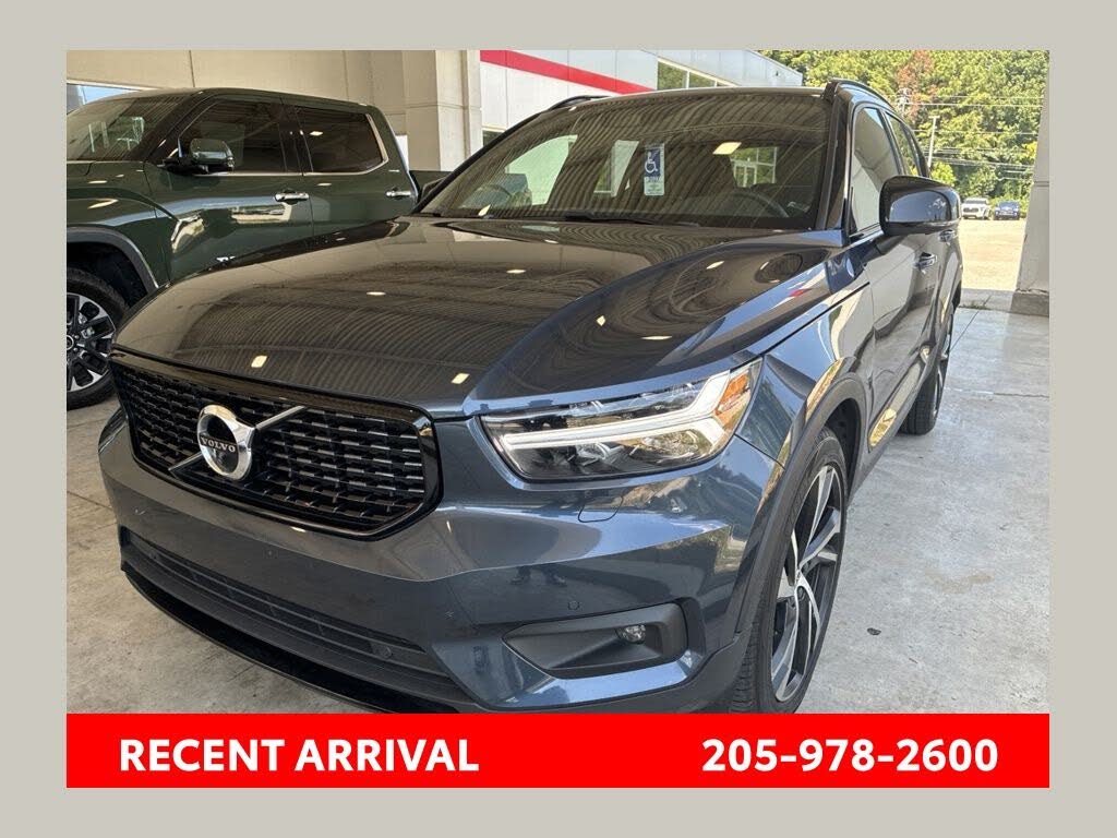 2022 Volvo XC40 T5 R-Design