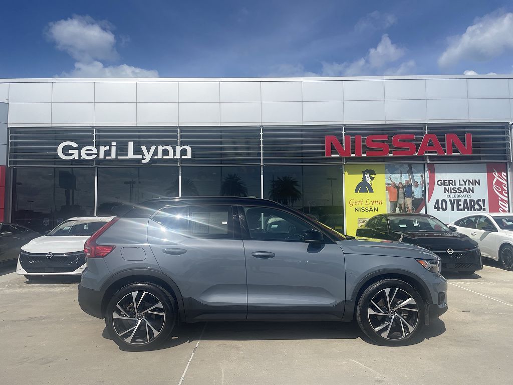 2021 Volvo XC40 T5 R-Design