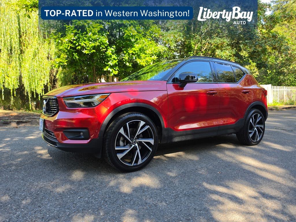 2022 Volvo XC40 T5 R-Design