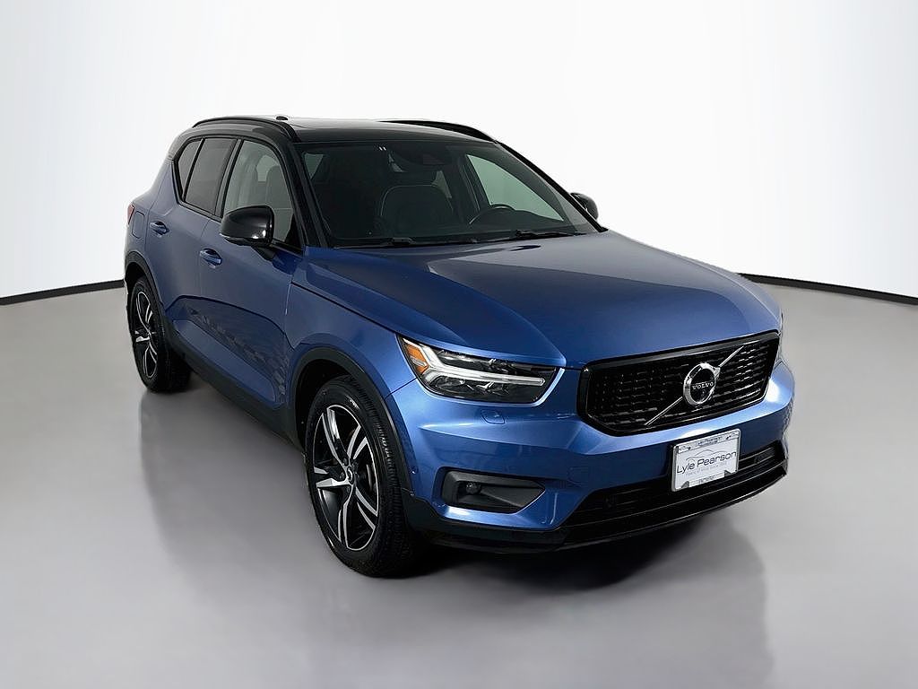 2019 Volvo XC40 T5 Momentum