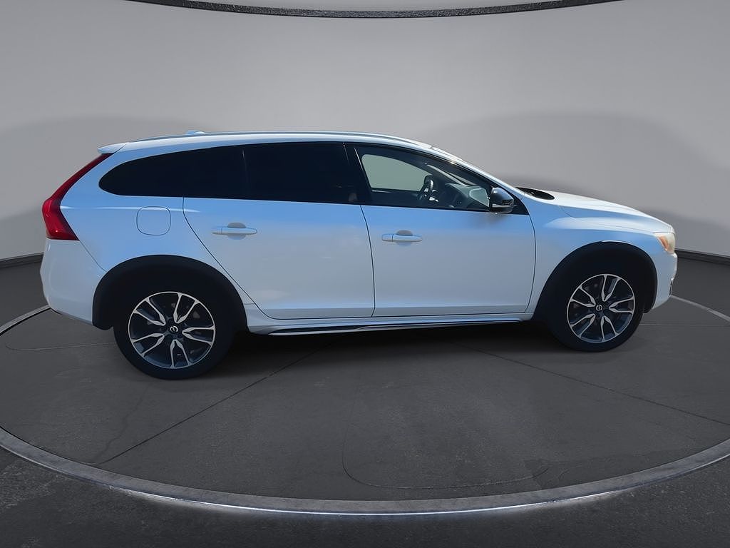 2017 Volvo V60 Cross Country T5