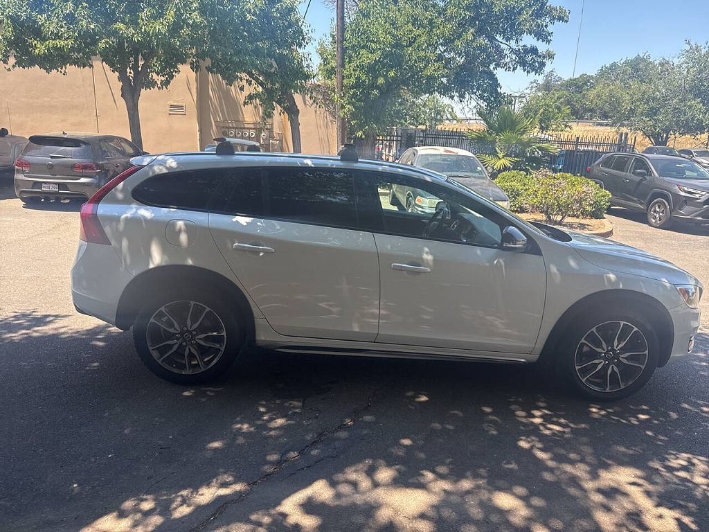 2015 Volvo V60 Cross Country T5