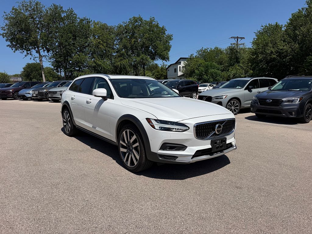2021 Volvo V90 Cross Country T6