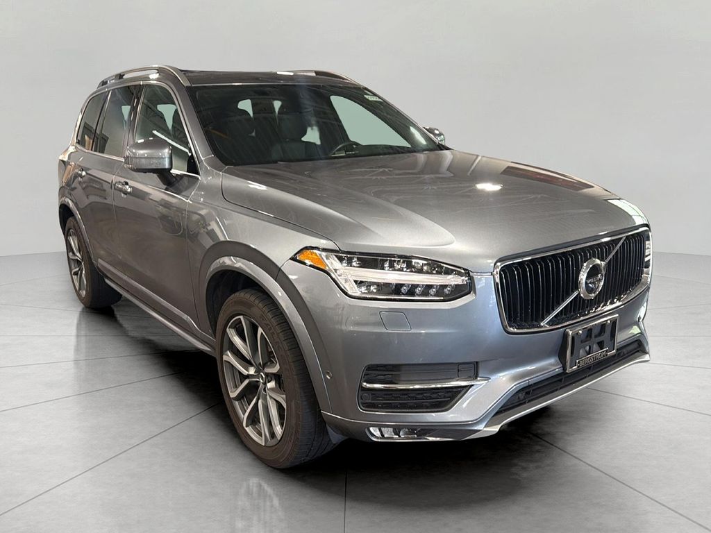 2019 Volvo XC90 T6 Momentum
