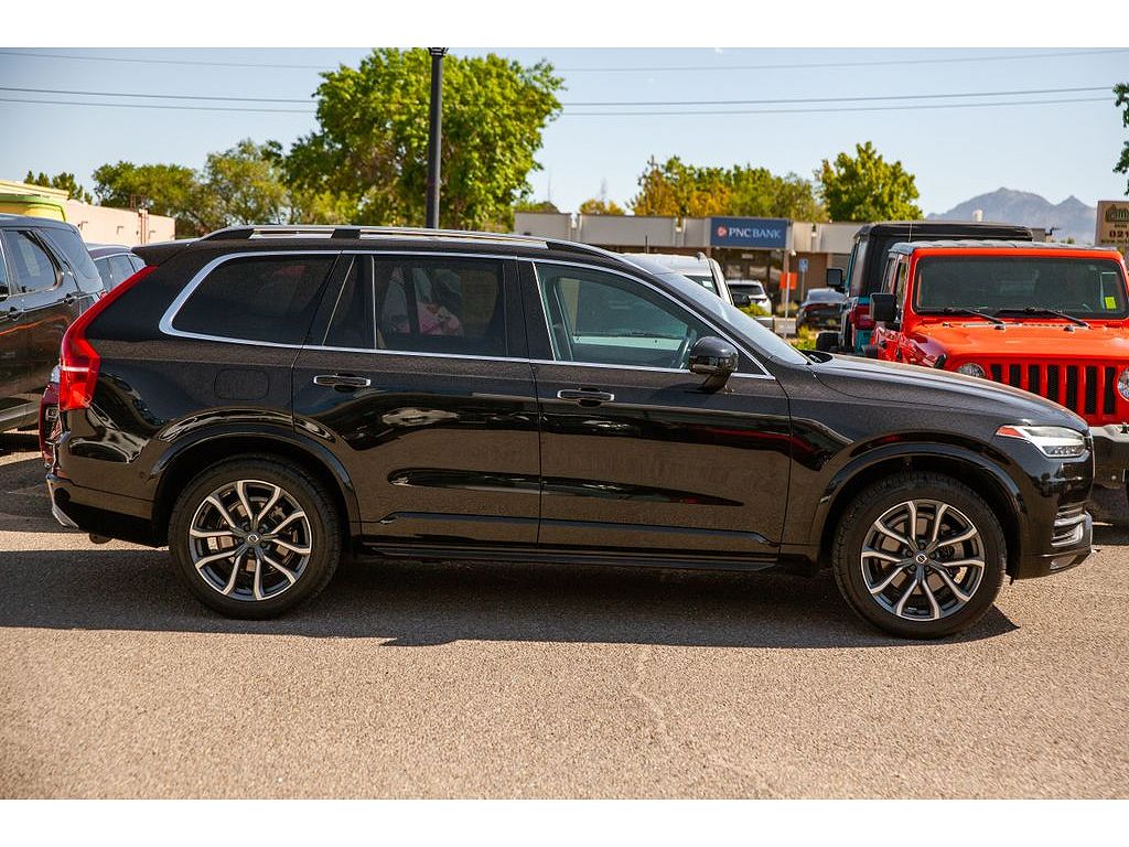 2017 Volvo XC90 T6 Momentum