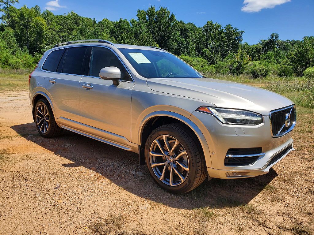 2017 Volvo XC90 T6 Momentum