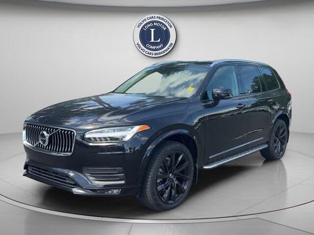 2022 Volvo XC90 T6 Momentum