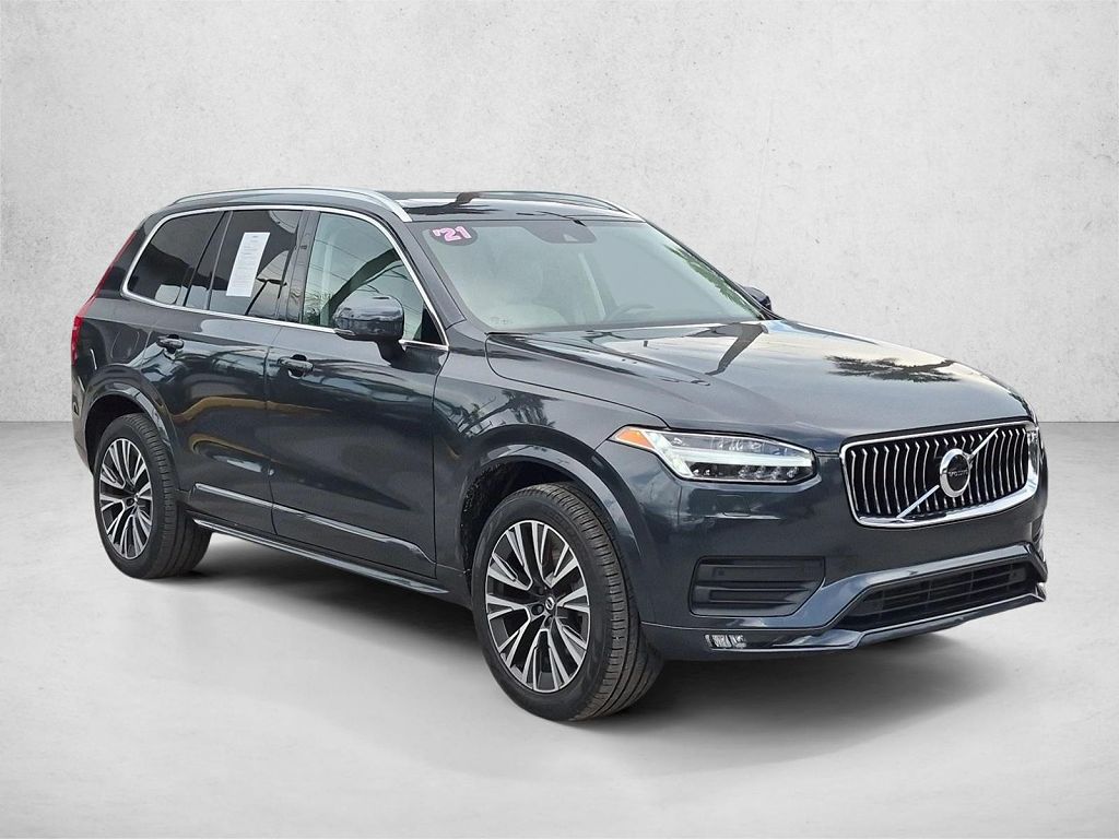 2021 Volvo XC90 T6 Momentum