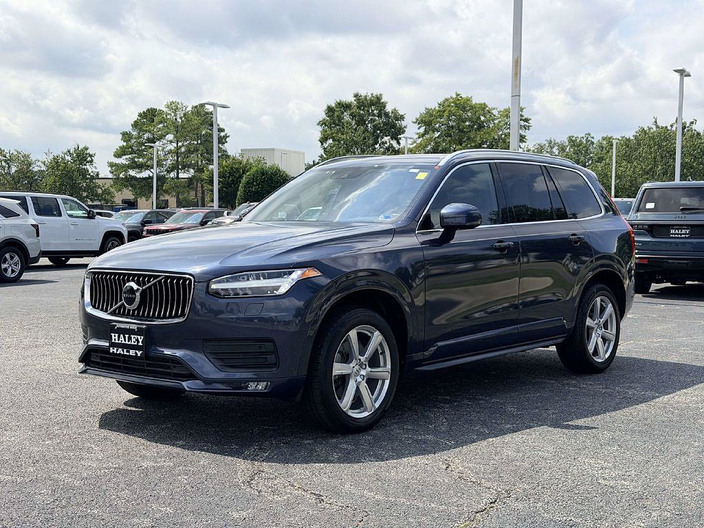 2021 Volvo XC90 T6 Momentum