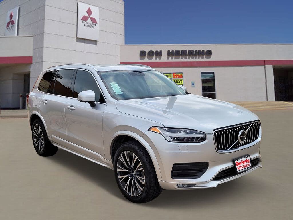 2022 Volvo XC90 T6 Momentum
