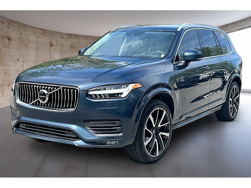 2022 Volvo XC90 T6 Momentum