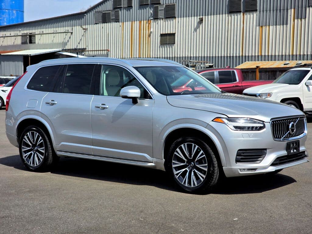 2021 Volvo XC90 T6 Momentum