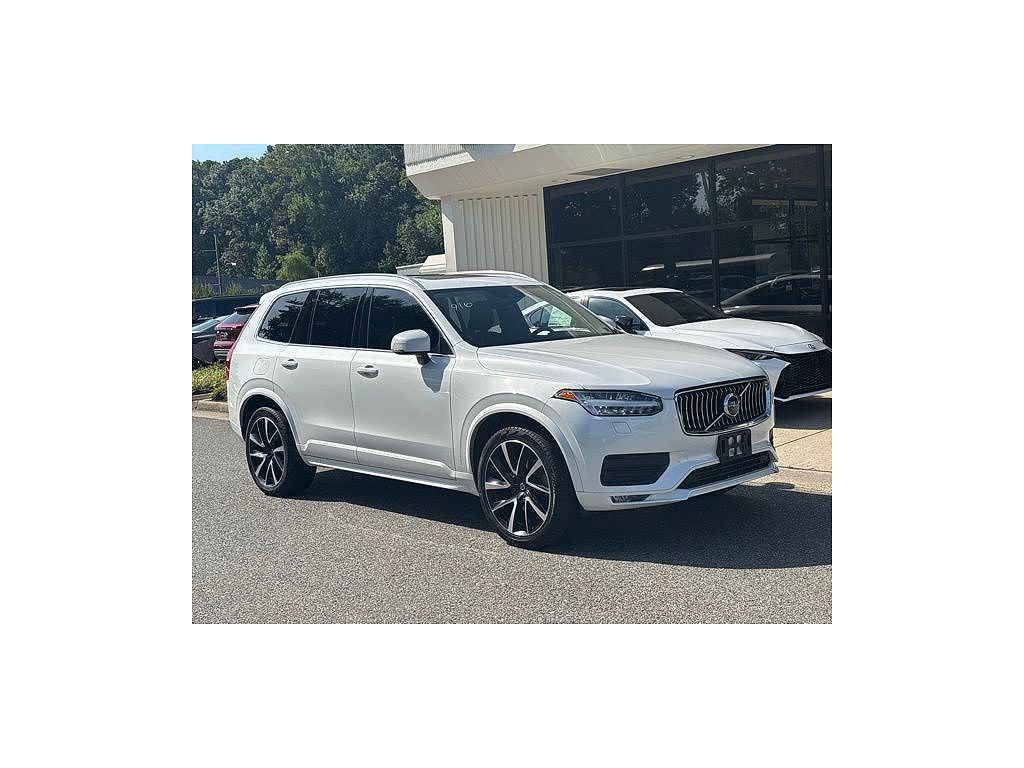 2022 Volvo XC90 T6 Momentum