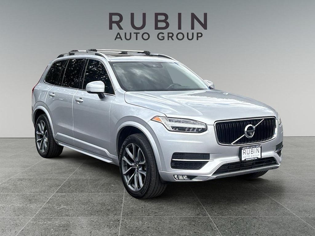 2017 Volvo XC90 T6 Momentum