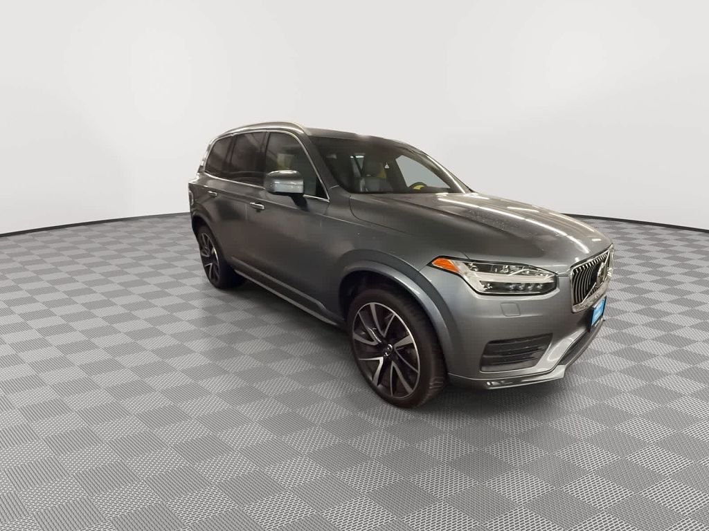 2020 Volvo XC90 T6 Momentum