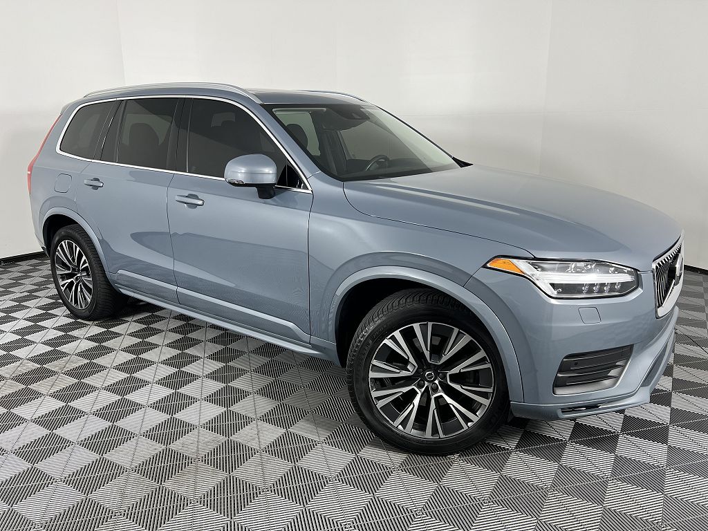 2021 Volvo XC90 T6 Momentum