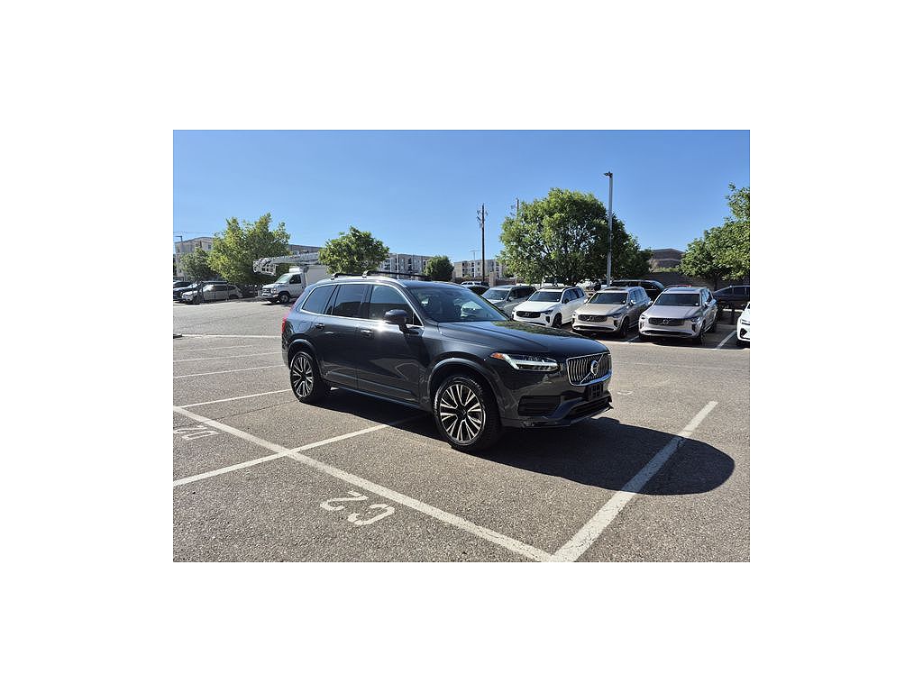 2021 Volvo XC90 T6 Momentum