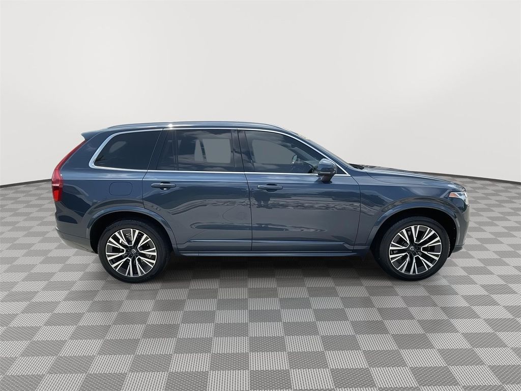 2021 Volvo XC90 T6 Momentum