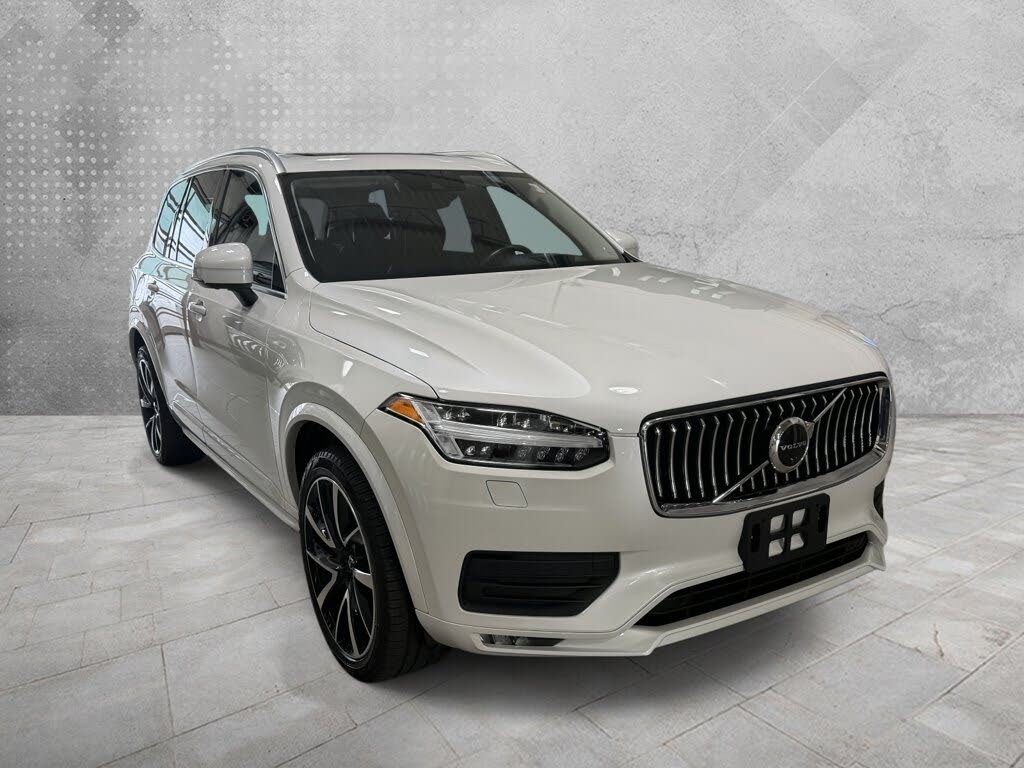 2022 Volvo XC90 T6 AWD Momentum 7 Seater