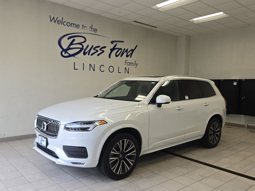 2022 Volvo XC90 T6 Momentum