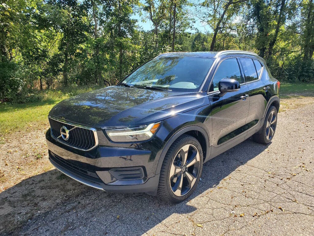 2022 Volvo XC40 T4 Momentum