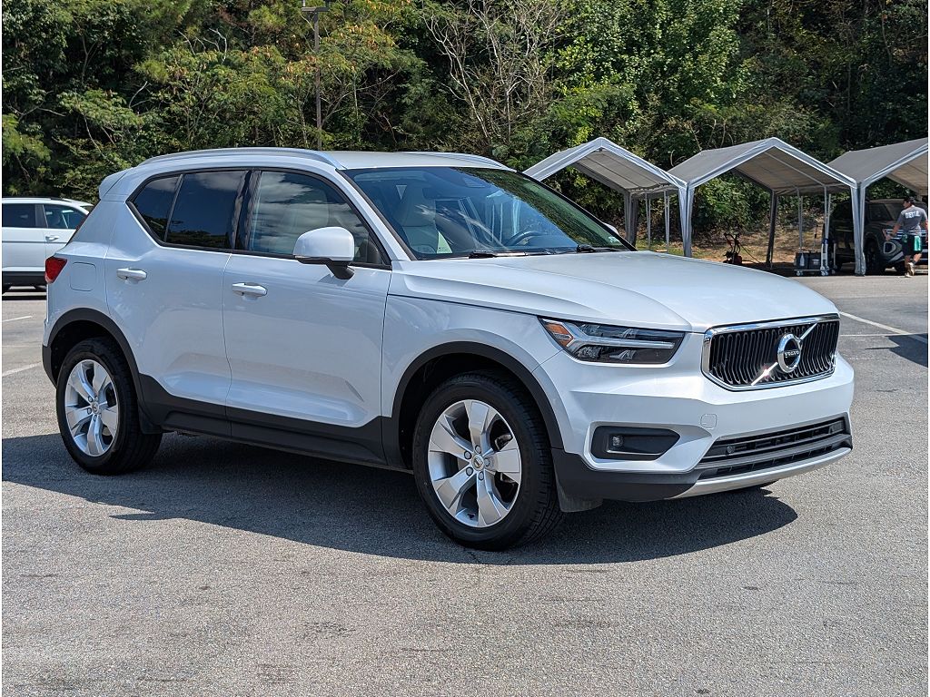 2021 Volvo XC40 T4 Momentum