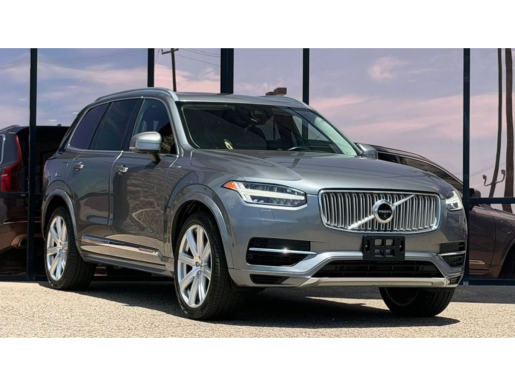 2017 Volvo XC90 T8 Inscription Twin Engine Plug-In Hybrid