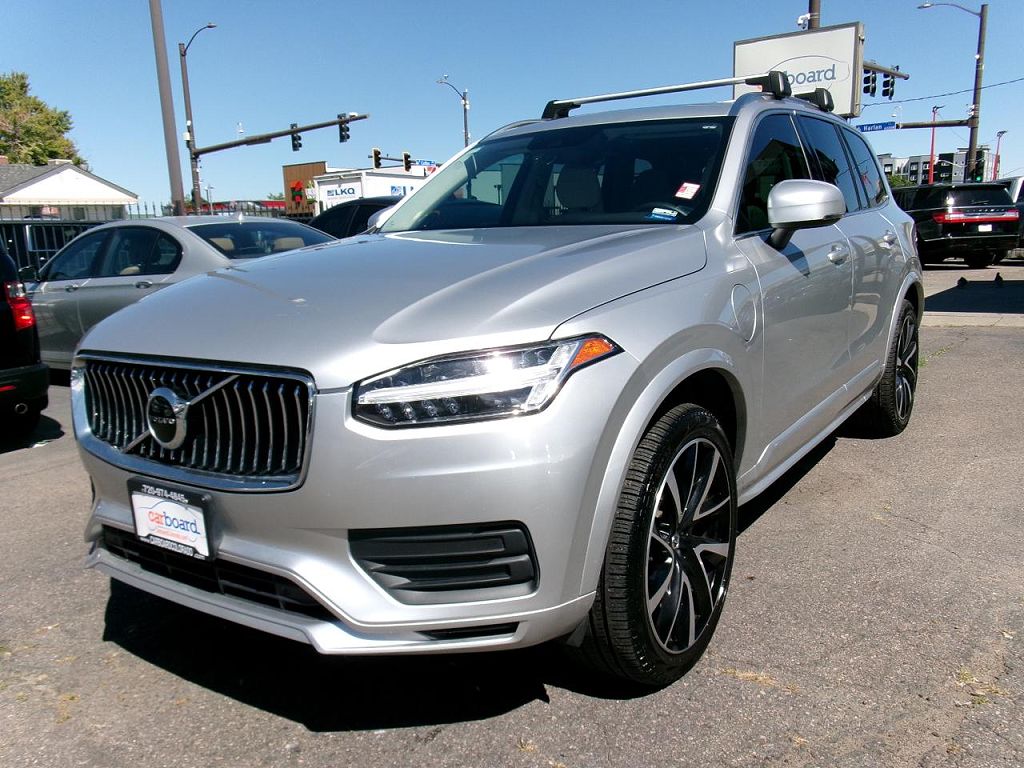 2020 Volvo XC90 T8 Momentum Twin Engine Plug-In Hybrid