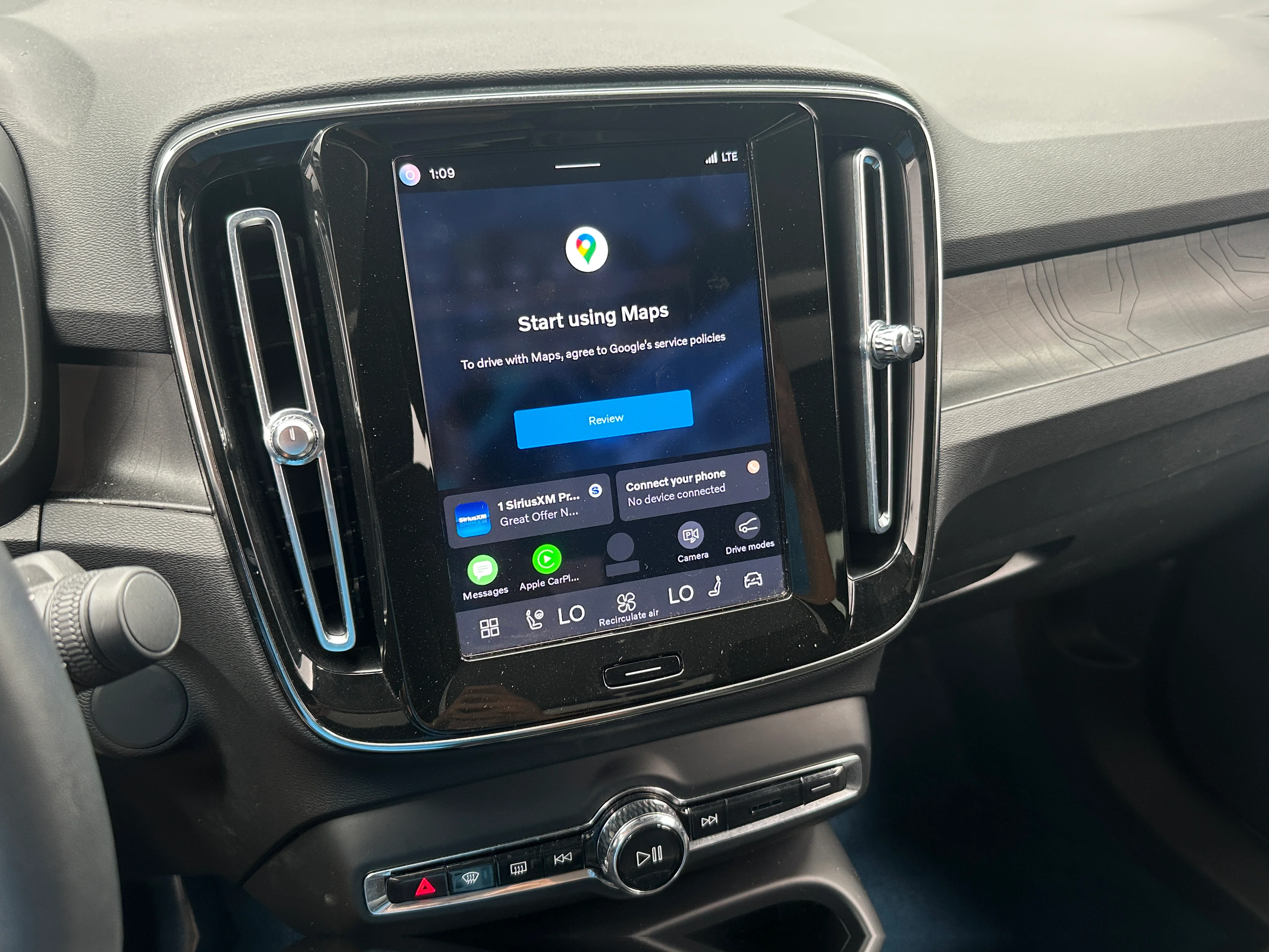 2023 Volvo C40 Recharge photo 1