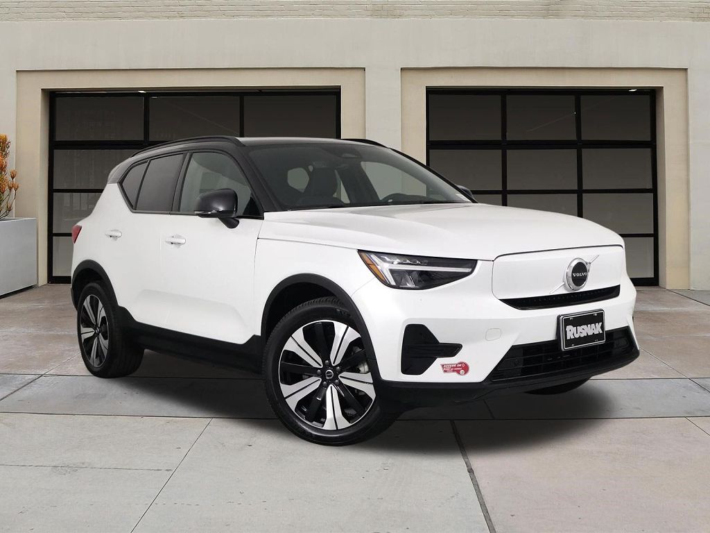2023 Volvo XC40 Core