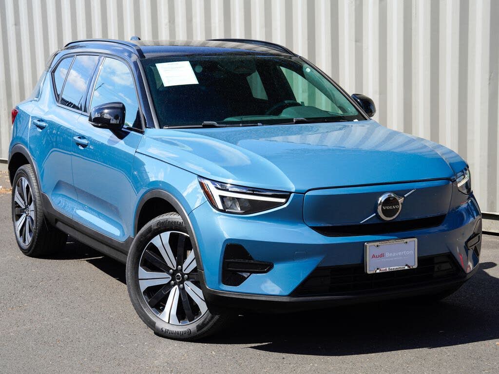 2023 Volvo XC40 Core