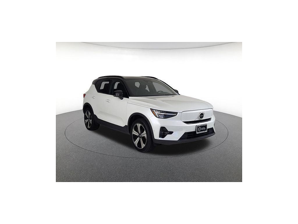 2023 Volvo XC40 Plus