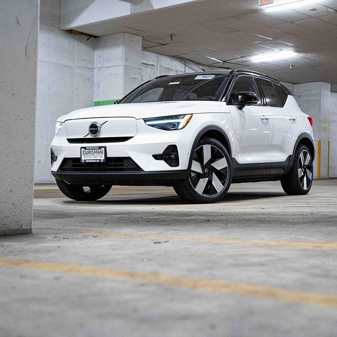 2026 Volvo EX40 Single Motor Plus