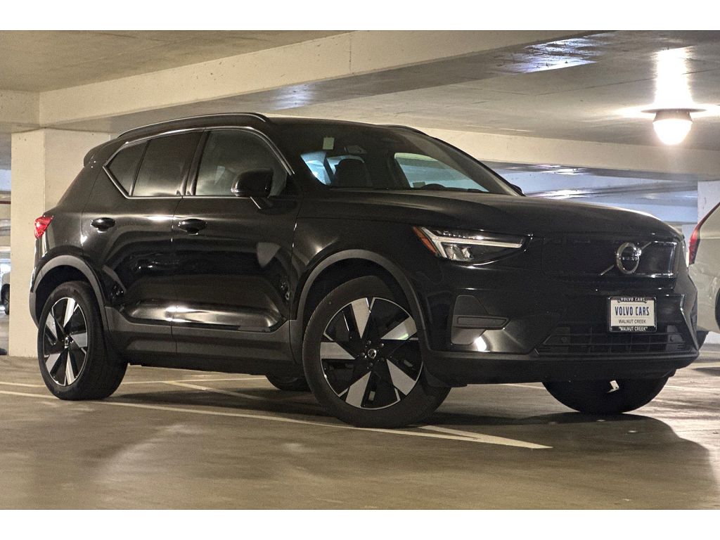 2025 Volvo EX40 Twin Motor Core