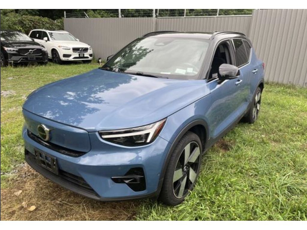 2024 Volvo XC40 Recharge Pure Electric Twin Plus
