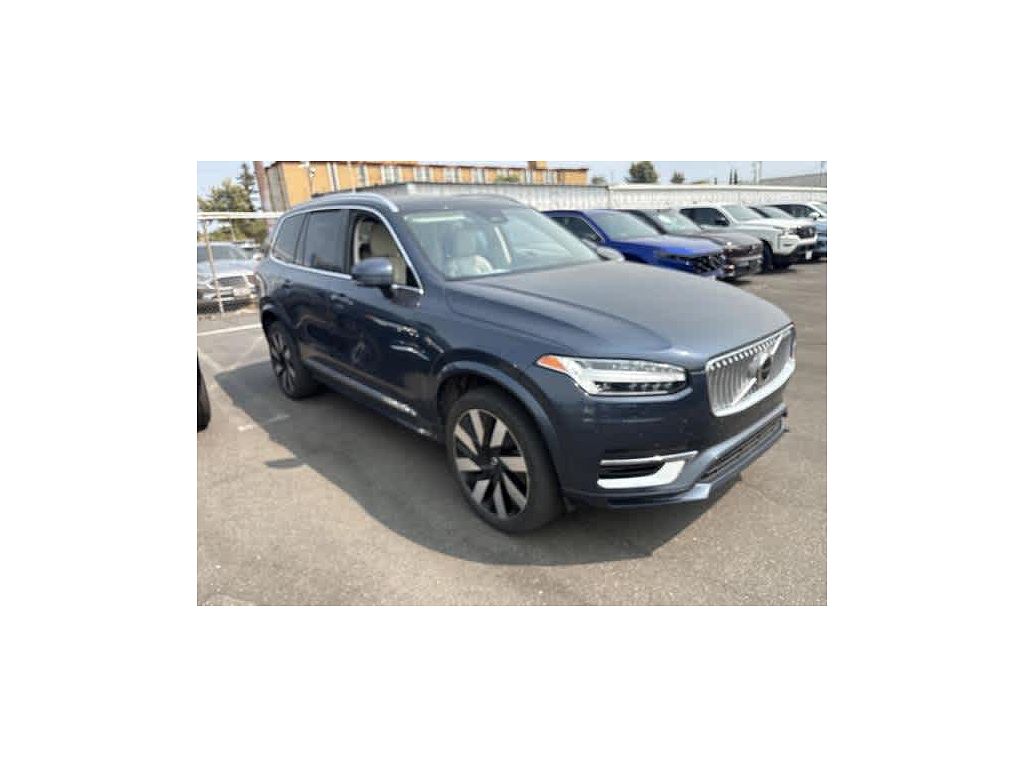 2023 Volvo XC90 Recharge Plug-In Hybrid Ultimate Bright 7-Seater