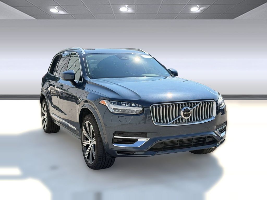 2024 Volvo XC90 plug-in hybrid Plus Bright Theme