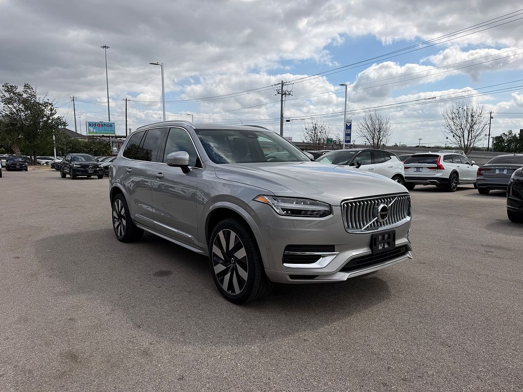 2024 Volvo XC90 plug-in hybrid T8 Plus Bright 7-Seater