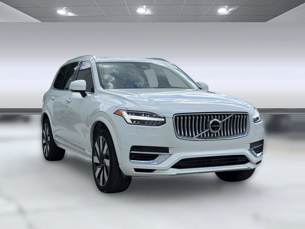 2024 Volvo XC90 plug-in hybrid Plus Bright Theme