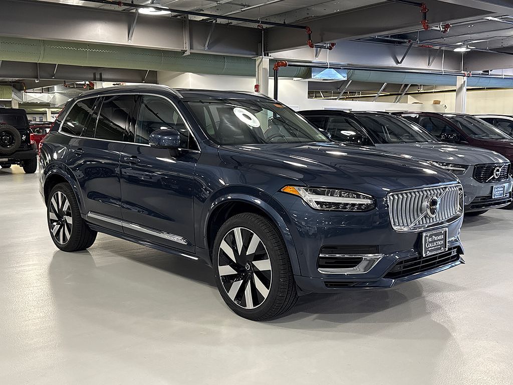 2024 Volvo XC90 plug-in hybrid T8 Plus Bright 7-Seater