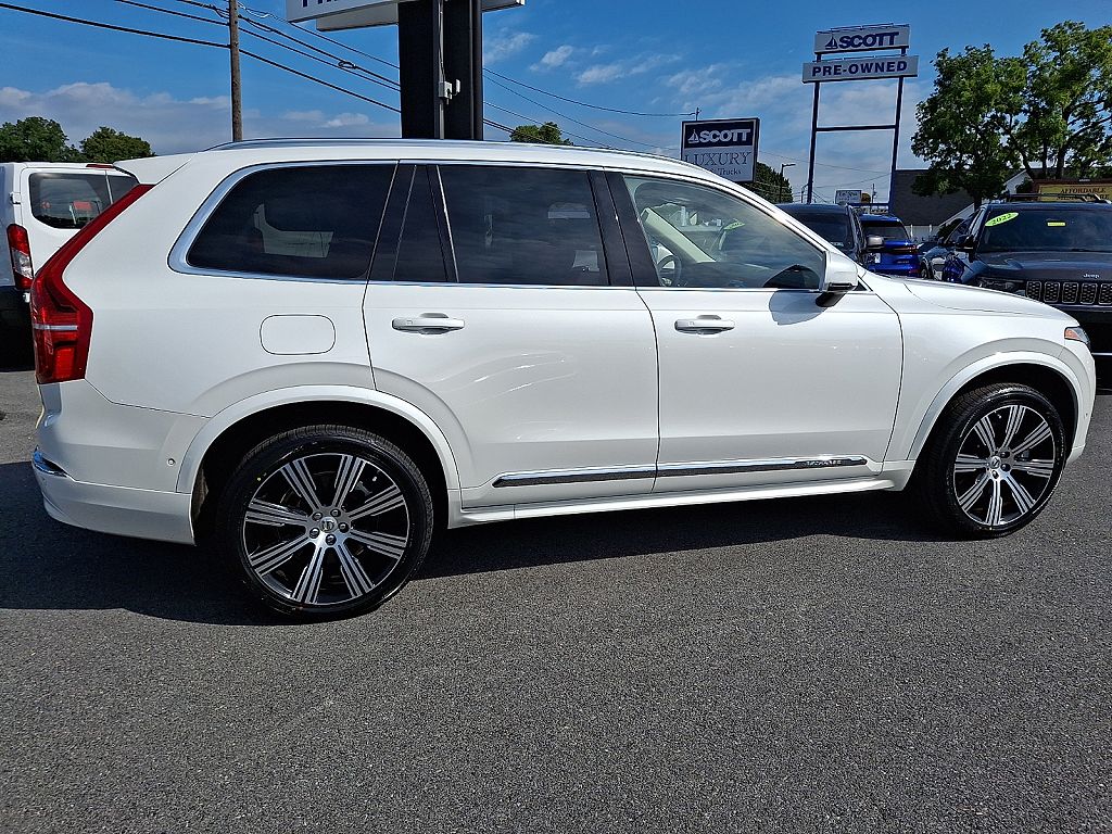 2024 Volvo XC90 plug-in hybrid T8 Ultimate Bright 7-Seater