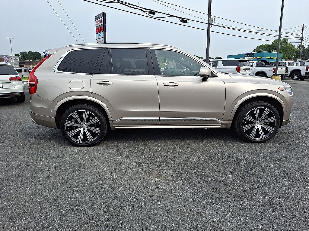 2024 Volvo XC90 plug-in hybrid T8 Ultimate Bright 7-Seater