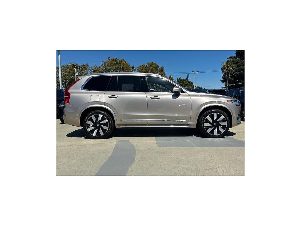 2024 Volvo XC90 Recharge Plug-In Hybrid T8 Ultimate Bright Theme 7P