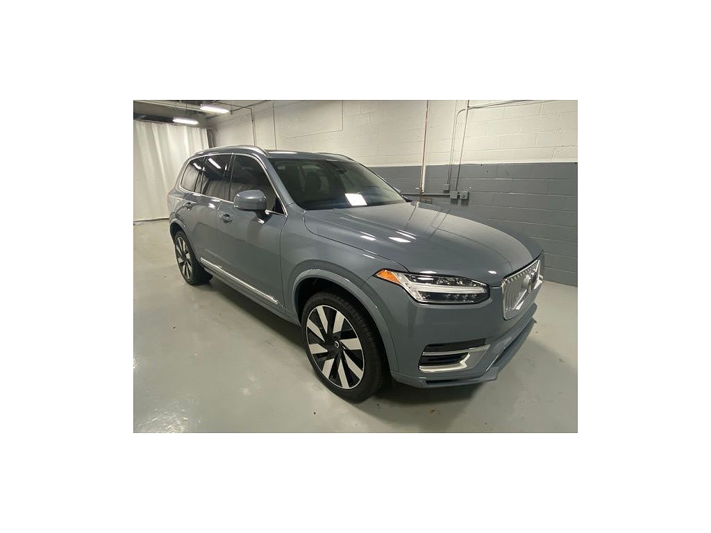 2023 Volvo XC90 Recharge T8 Core Bright