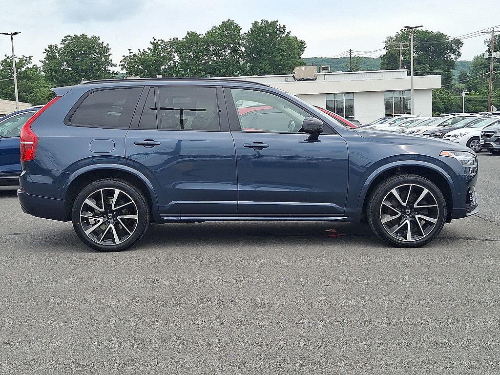 2023 Volvo XC90 Recharge Plug-In Hybrid Ultimate Dark 7-Seater